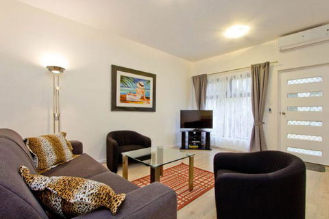 Atlantic West Beach Apartments - Accommodation Broadbeach 1