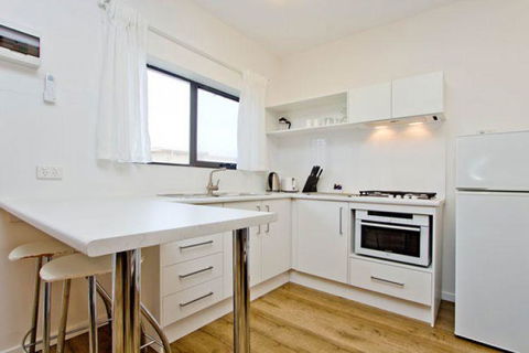 Atlantic West Beach Apartments - Accommodation Broadbeach 15