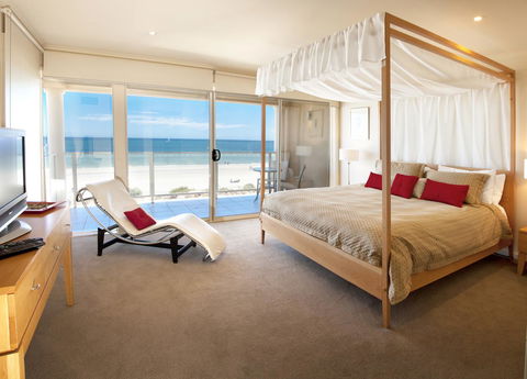 Adelaide Luxury Beach House - Accommodation Broadbeach 4
