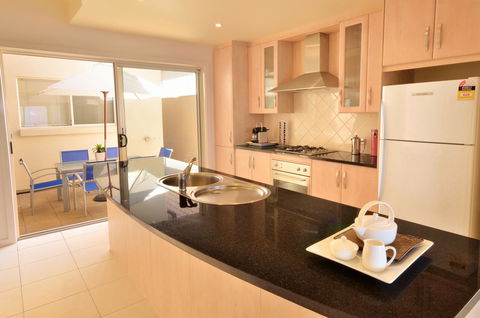 Adelaide Luxury Beach House - Accommodation Broadbeach 26