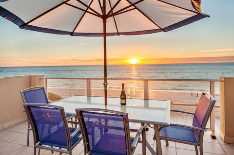 Adelaide Luxury Beach House - Accommodation Broadbeach 9