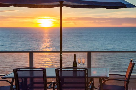 Adelaide Luxury Beach House - Accommodation Broadbeach 7