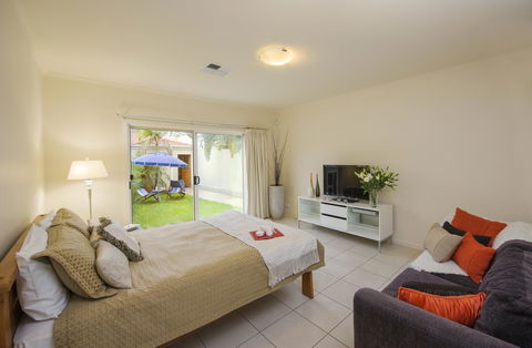 Adelaide Luxury Beach House - Accommodation Broadbeach 33