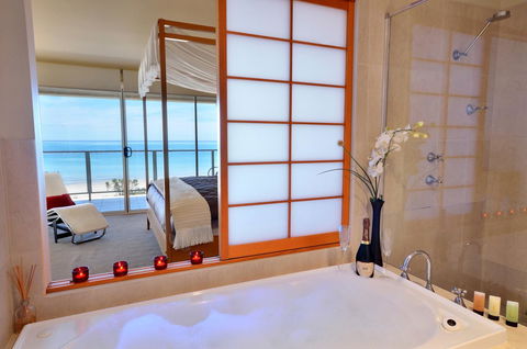 Adelaide Luxury Beach House - Accommodation Broadbeach 10