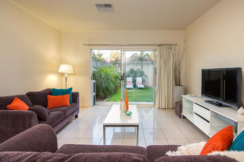 Adelaide Luxury Beach House - Accommodation Broadbeach 32
