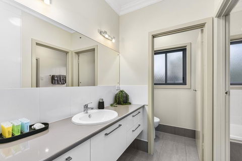 Accommodation On Lansell 2 - Accommodation Broadbeach 10