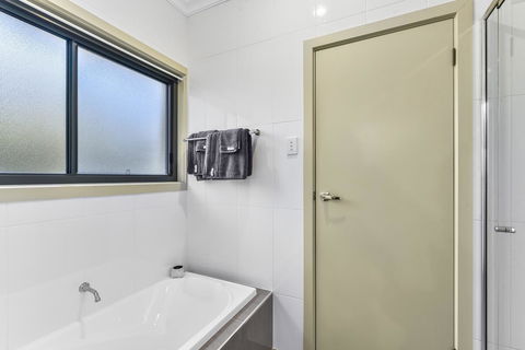 Accommodation On Lansell 2 - Accommodation Broadbeach 11