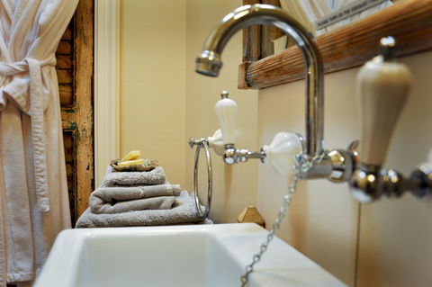 Athelney Cottage Bed And Breakfast - Accommodation Broadbeach 9