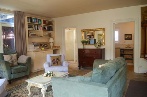 Athelney Cottage Bed And Breakfast - Accommodation Broadbeach 0