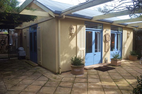Athelney Cottage Bed And Breakfast - Accommodation Broadbeach 1