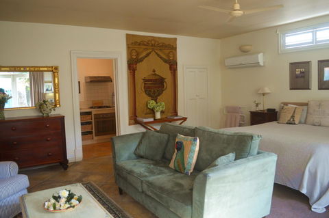 Athelney Cottage Bed And Breakfast - Accommodation Broadbeach 4