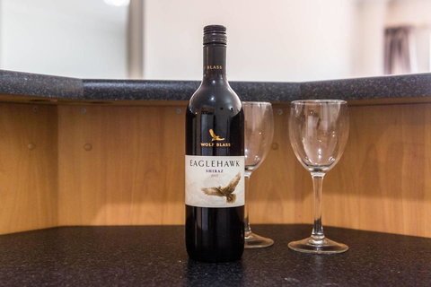 Executive 3 Bedroom Apartment + Internet + Parking - Accommodation Broadbeach 27