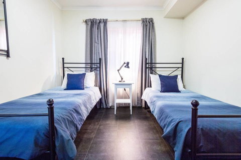 Executive 3 Bedroom Apartment + Internet + Parking - Accommodation Broadbeach 8