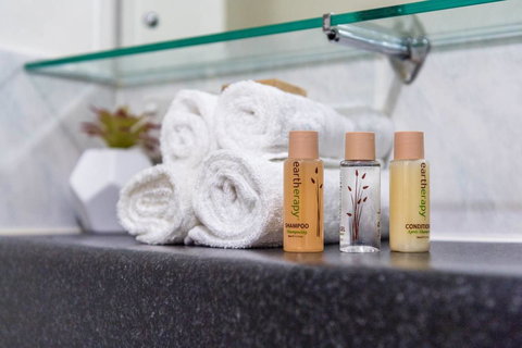 Executive 3 Bedroom Apartment + Internet + Parking - Accommodation Broadbeach 11