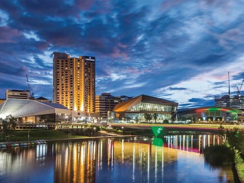 Executive 3 Bedroom Apartment + Internet + Parking - Accommodation Broadbeach 0