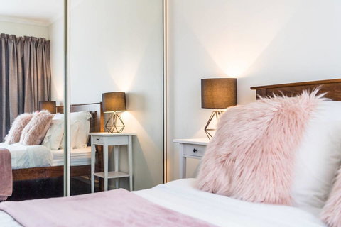 Executive 3 Bedroom Apartment + Internet + Parking - Accommodation Broadbeach 12