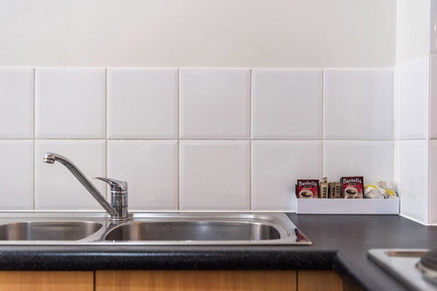 Executive 3 Bedroom Apartment + Internet + Parking - Accommodation Broadbeach 24