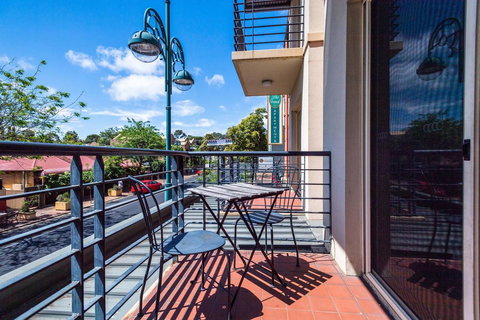 Executive 3 Bedroom Apartment + Internet + Parking - Accommodation Broadbeach 6