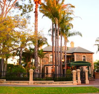 Grand Bluestone Mansion - Accommodation Broadbeach