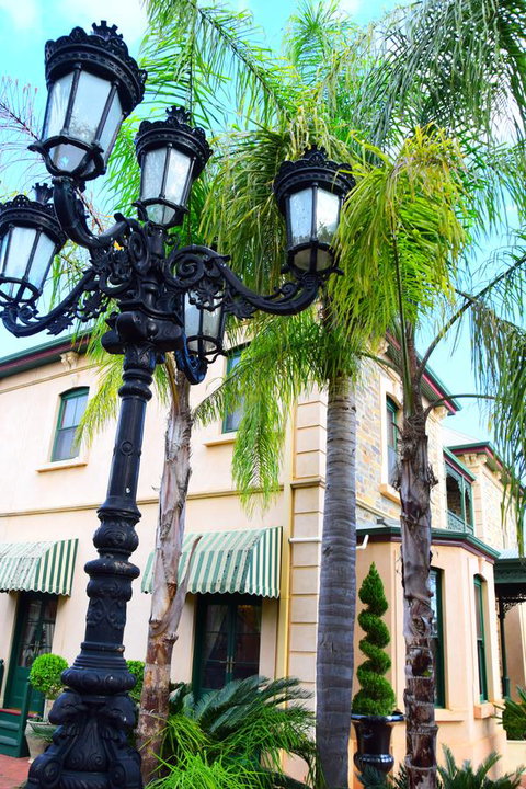 Grand Bluestone Mansion - Accommodation Broadbeach 8