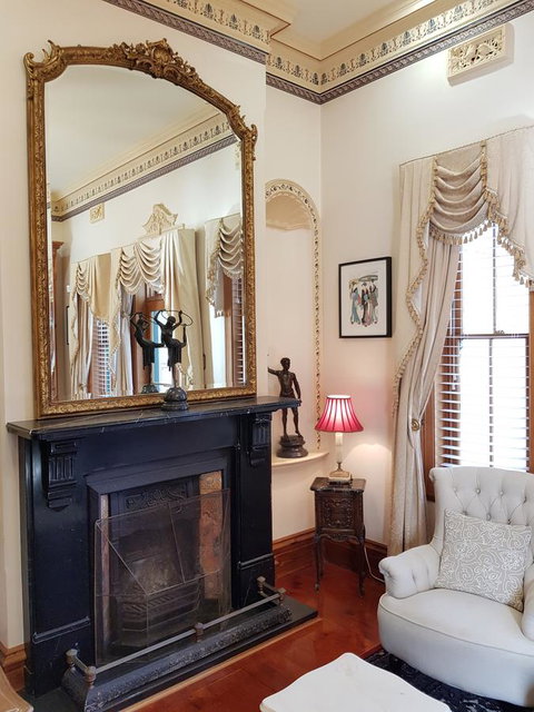 Grand Bluestone Mansion - Accommodation Broadbeach 5