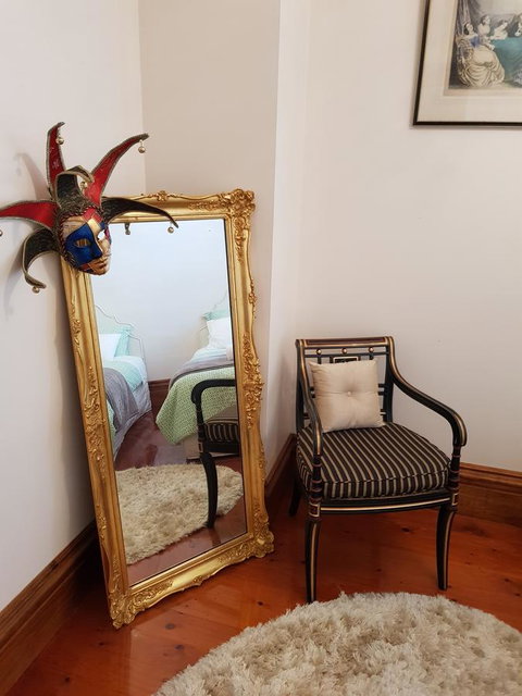 Grand Bluestone Mansion - Accommodation Broadbeach 13