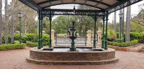 Grand Bluestone Mansion - Accommodation Broadbeach 22