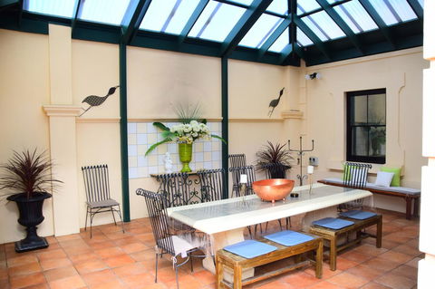 Grand Bluestone Mansion - Accommodation Broadbeach 19