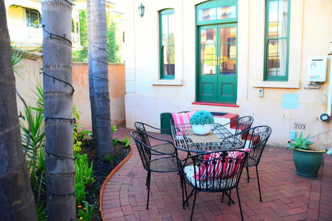 Grand Bluestone Mansion - Accommodation Broadbeach 16