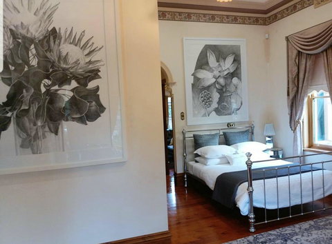 Grand Bluestone Mansion - Accommodation Broadbeach 7