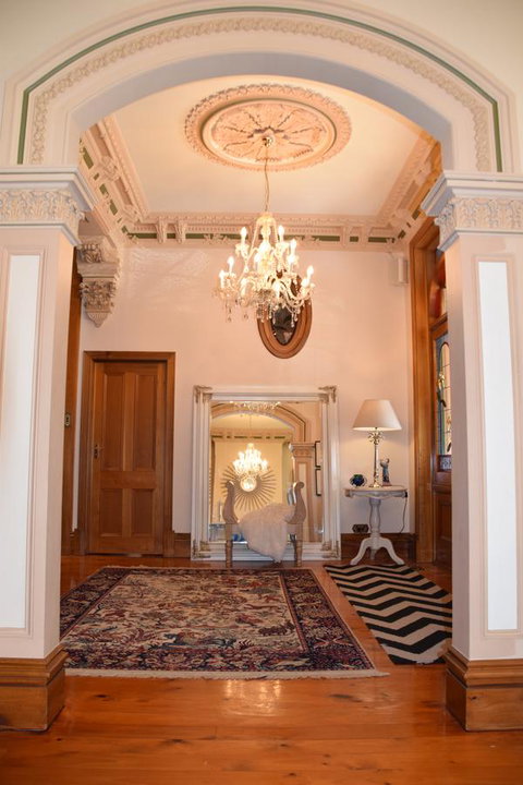 Grand Bluestone Mansion - Accommodation Broadbeach 10