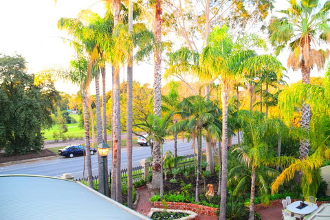 Grand Bluestone Mansion - Accommodation Broadbeach 23