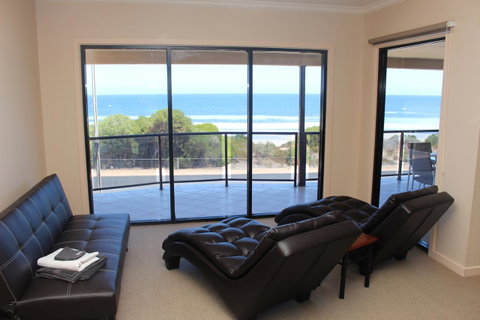 The Lighthouse - Beachfront Accommodation - Accommodation Broadbeach 5