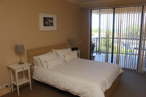 The Lighthouse - Beachfront Accommodation - Accommodation Broadbeach 1
