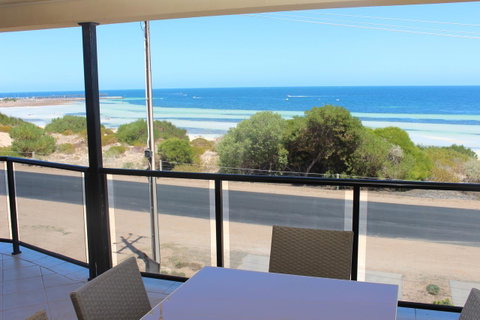 The Lighthouse - Beachfront Accommodation - Accommodation Broadbeach 9