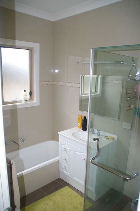 The Hakeas - Accommodation Broadbeach 3
