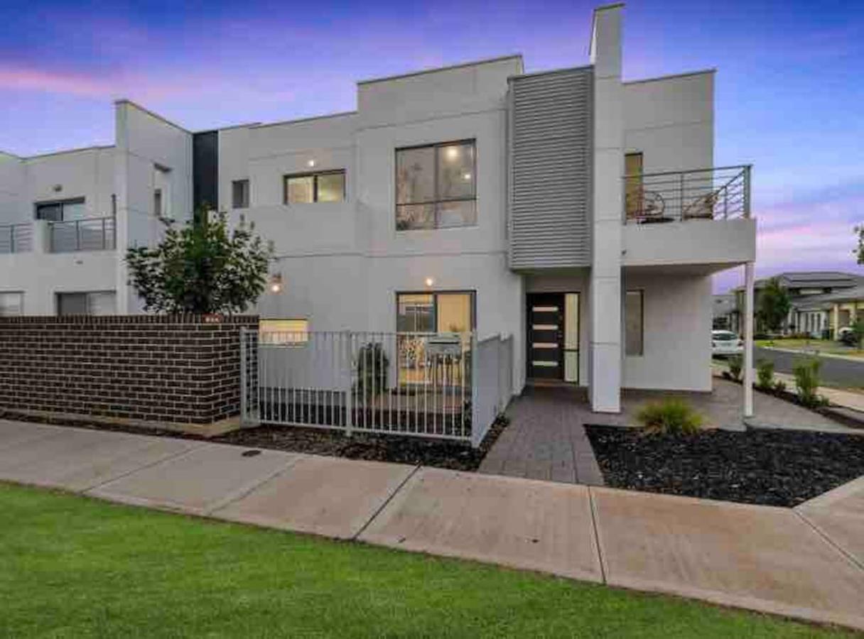 Findon SA Accommodation Broadbeach