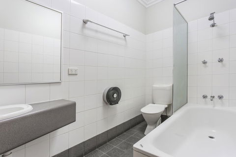 The Emperors Crown Hostel - Accommodation Broadbeach 26