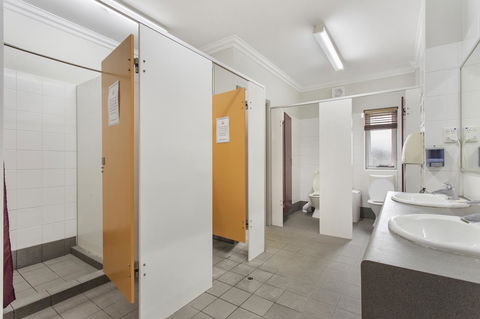 The Emperors Crown Hostel - Accommodation Broadbeach 25