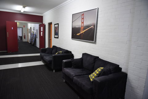 The Emperors Crown Hostel - Accommodation Broadbeach 9