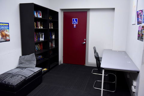 The Emperors Crown Hostel - Accommodation Broadbeach 5