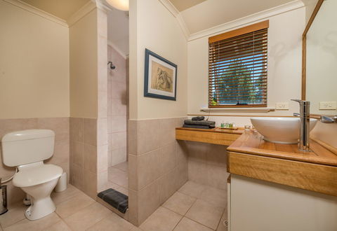 Chimes Spa Retreat - Accommodation Broadbeach 18