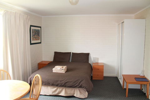 Malibu Apartments - Perth - Accommodation Broadbeach 4