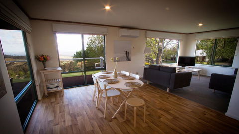 Karri Mia Chalets And Studios - Accommodation Broadbeach 8