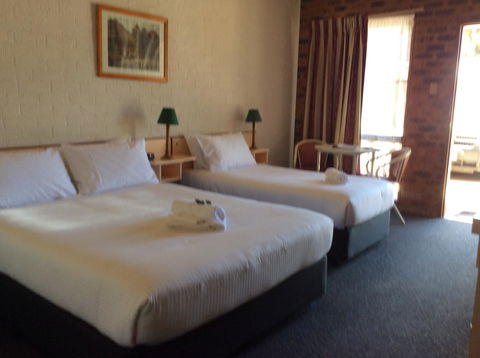 Bega Downs Motor Inn - Accommodation Broadbeach 2