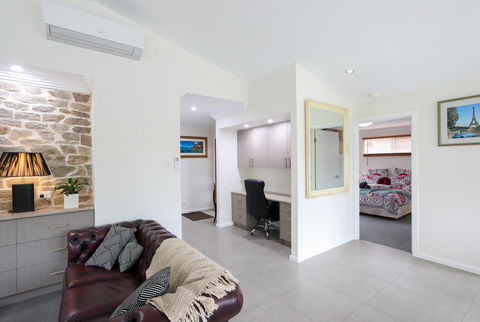 Armidale Cottage - House 2 - Accommodation Broadbeach 9