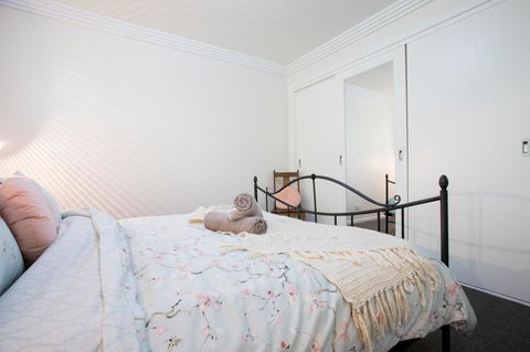 Armidale Cottage - House 2 - Accommodation Broadbeach 24