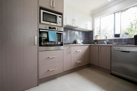 Armidale Cottage - House 2 - Accommodation Broadbeach 15