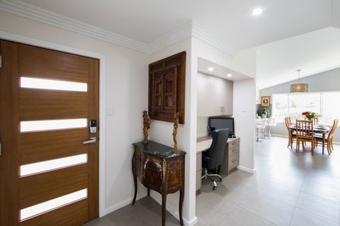 Armidale Cottage - House 2 - Accommodation Broadbeach 7