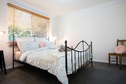Armidale Cottage - House 2 - Accommodation Broadbeach 23